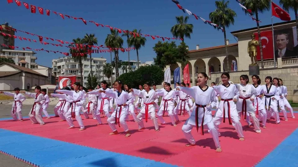 19 Mayıs’ın 107. Yılında Mersin’de Gençlik Haftası, Tören ve Spor Gösterileriyle Başladı
