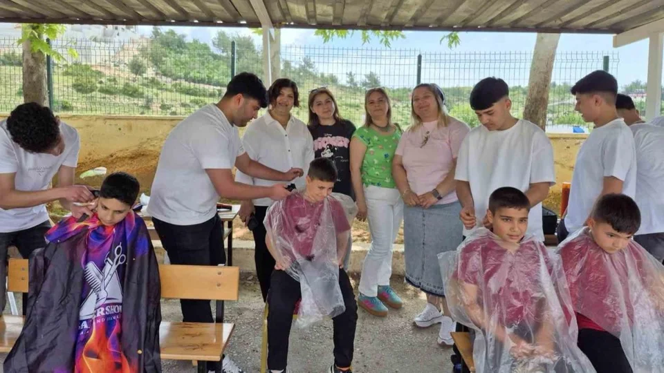 Bayram Öncesi Çocukların Yüzünü Güldürenler: Toroslar Mesleki Eğitim Öğrencilerinden Güzel Jest