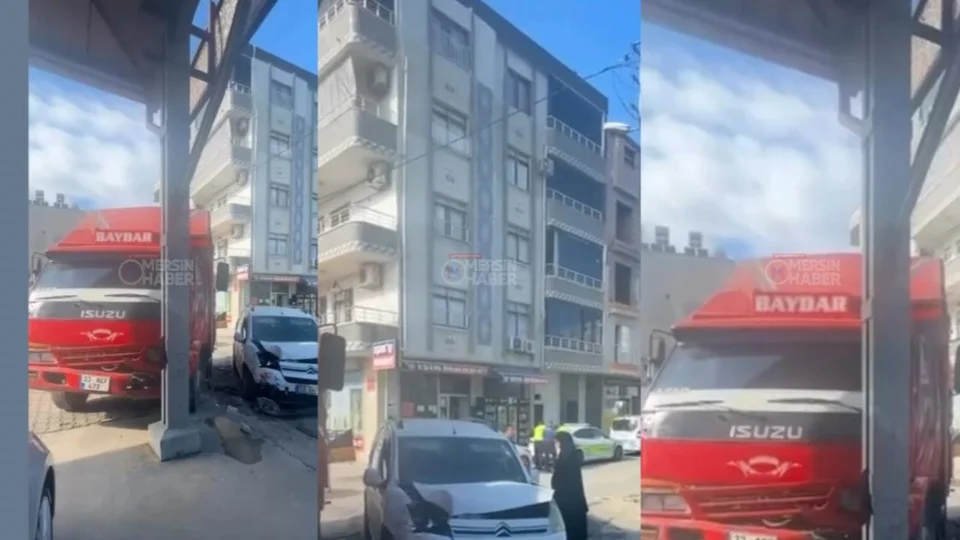 Akdeniz’de Kamyonet İle Otomobil Çarpıştı: Yaralı Yok, Araçlarda Maddi Hasar Var