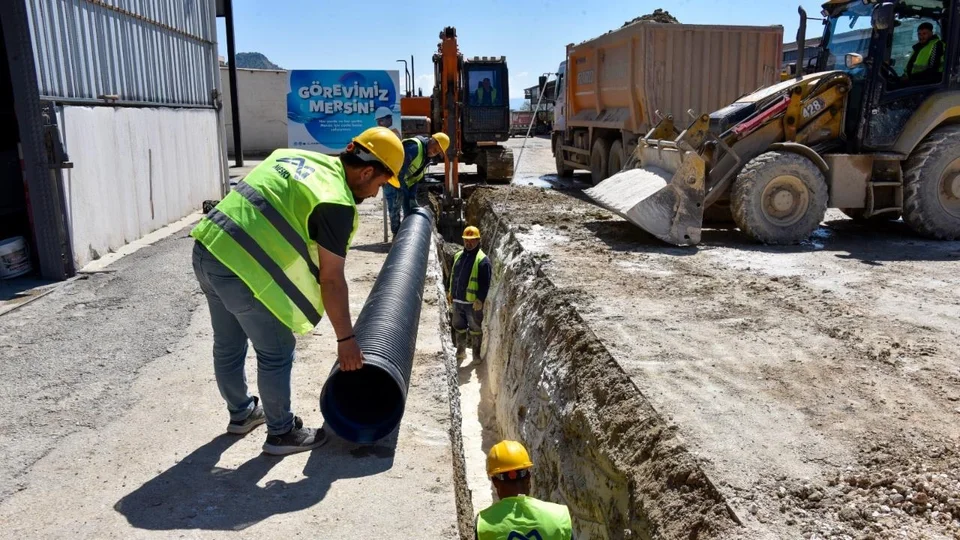 Mut’ta Altyapı Atağı: MESKİ 35 Kilometre Kanalizasyon Hattı Döşüyor