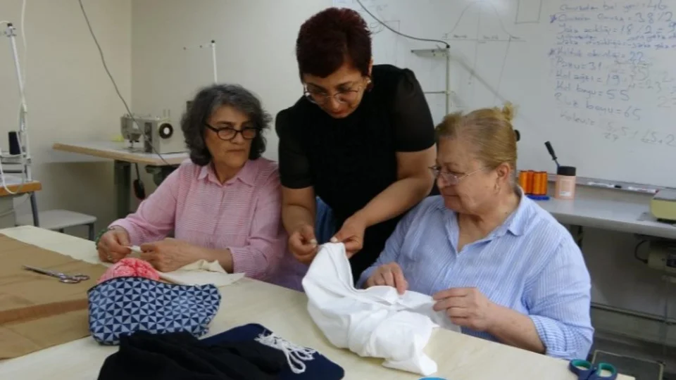 20. KPSS Denemesinde Başardı! Mersin’de 42 Yaşında Öğretmen Olan Münevver Akkeçeci'nin Azim Hikayesi