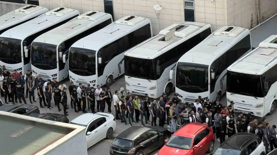 Tarsus’tan 7 İle Uzanan Dev Bahis Operasyonunda Şüpheliler Mahkemeye Çıktı: 66 Kişi Tutuklandı!
