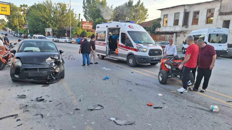 Tarsus’ta ATV Motor, Otomobile Çarpıştı: ATV Sürücüsü Yaralandı
