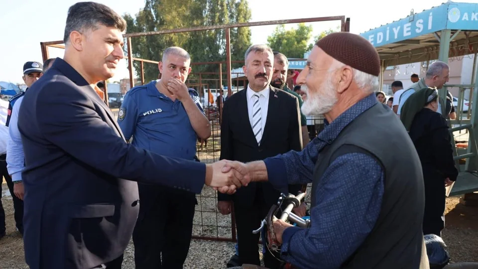 Başkan V. Şener, Kurban Kesim Yerlerini İnceledi, Halkın Bayramını Kutladı