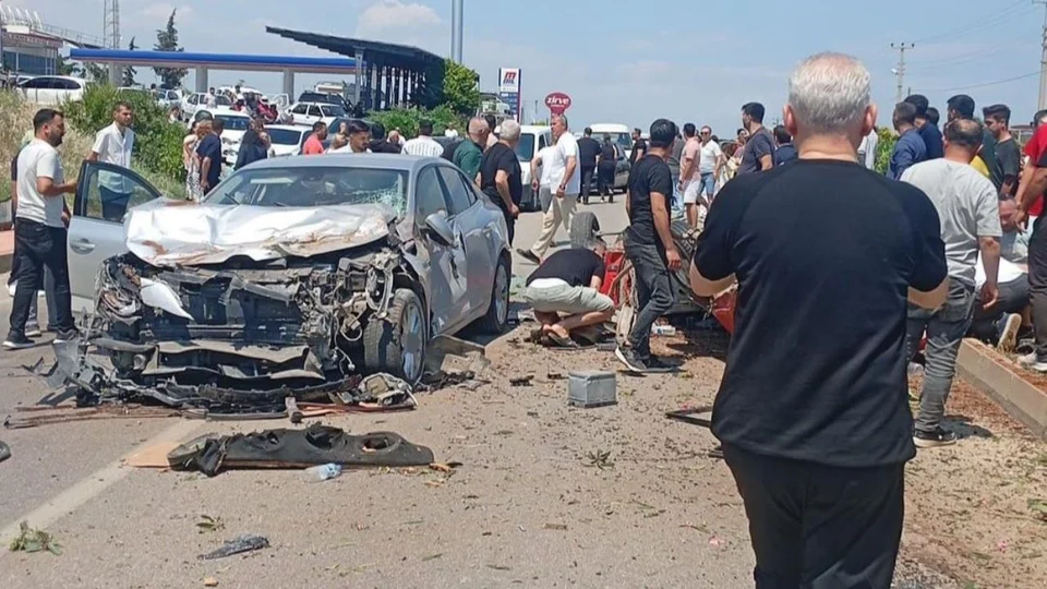 Erdemli Tırtar’da Zincirleme Kaza: 4 Araç Birbirine Girdi, 1 Yaralı Ağır