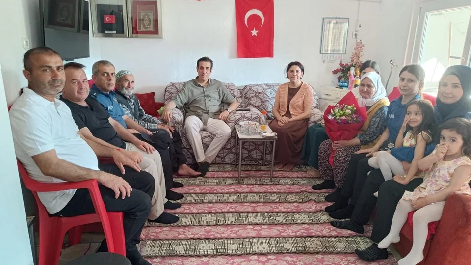 Kaymakam Topsakaloğlu, Şehit Komiser Ramazan Tülek'in Ailesine Bayram Ziyaretinde Bulundu