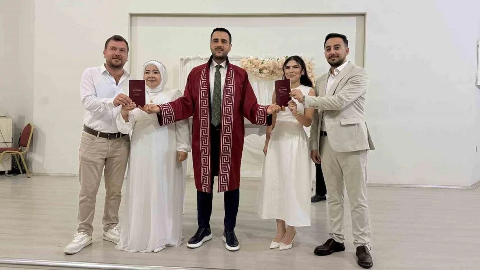 Çifte Mutluluk Tarsus’ta: Kardeşler Aynı Nikah Salonunda Evlendi, Birbirlerine Şahitlik Yaptı