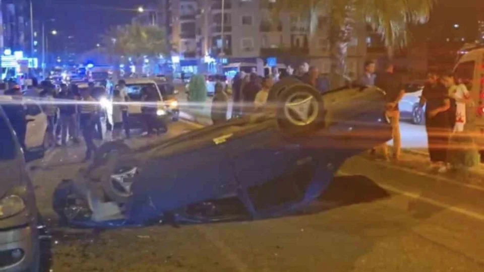 Tarsus’ta Otomobil Takla Attı: Araçtan Çıkıp Kaçan 3 Kişi Yakalandı