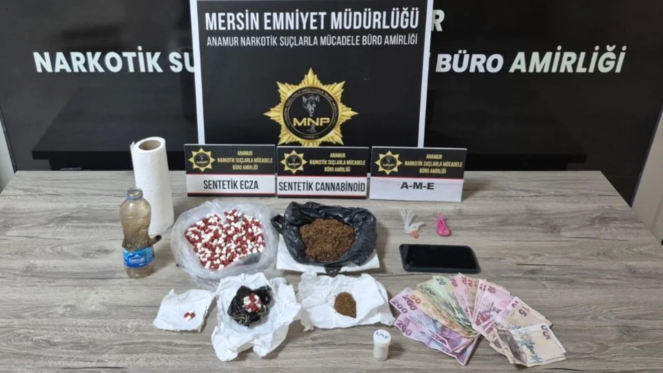 Anamur’da Uyuşturucu Tacirine Darbe: 332 Sentetik Ecza ve 84 Gram Madde Ele Geçirildi! 1 Kişi Tutuklandı
