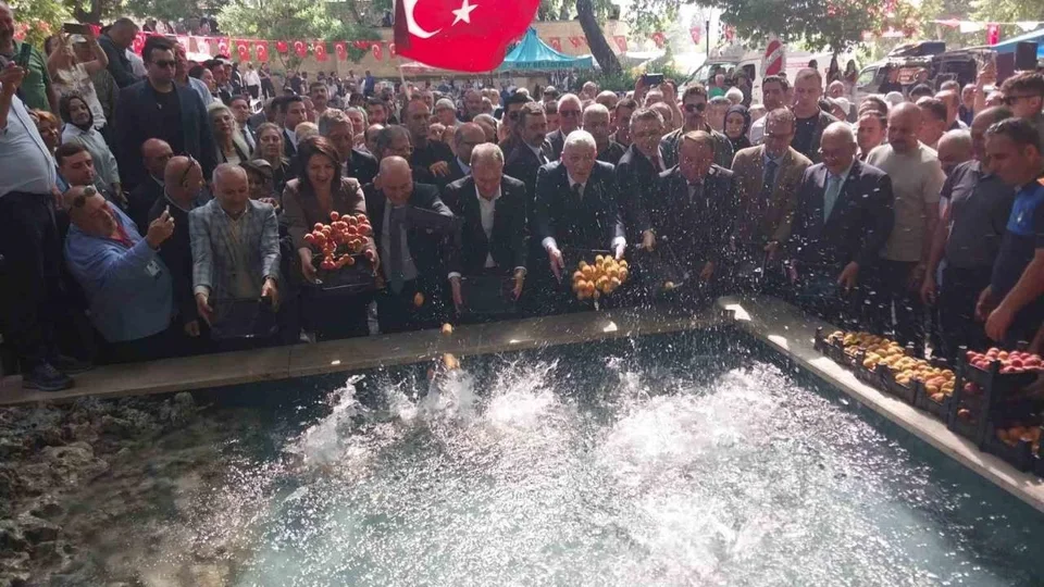 Mut’ta 64. Karacaoğlan Kayısı Festivali Başladı: Kayısı Yeme Yarışması ve Renkli Etkinlikler