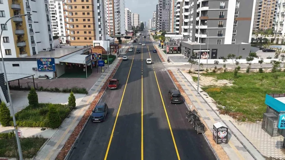 Mersin Büyükşehir’den Mezitli’ye Büyük Yatırım: Gazi Paşa Caddesi Baştan Sona Yenilendi