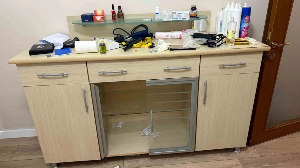 Erdemli’de Yabancı Uyruklu Sahte Doktora Operasyon: 20 Koli İlaç ve Cihaz Bulundu