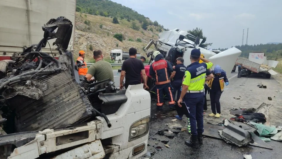 Tarsus Eski Ankara Yolu Damlama Mevkiinde İki TIR Çarpıştı