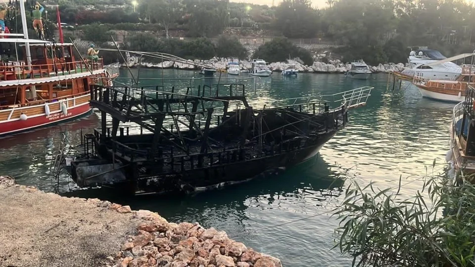 Silifke’de Sahildeki Teknelerde Yangın: 6 Tekne Kullanılamaz Hale Geldi