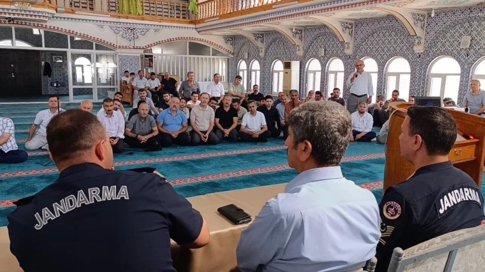 Anamur’da Jandarma ve Müftülükten Ortak Çalışma: Bağımlılıkla Mücadele ve Toplum Destekli Güvenlik Anamur’da Masaya Yatırıldı