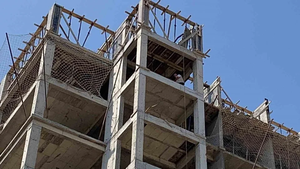 Erdemli’de İnşaatın 10. Katından Düşen Yabancı İşçi Hayatını Kaybetti