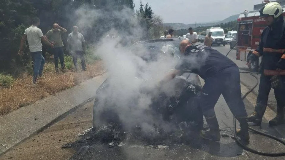 Mersin – Tarsus Otoyolu’nda Seyir Halindeki Otomobil Alev Alev Yandı!