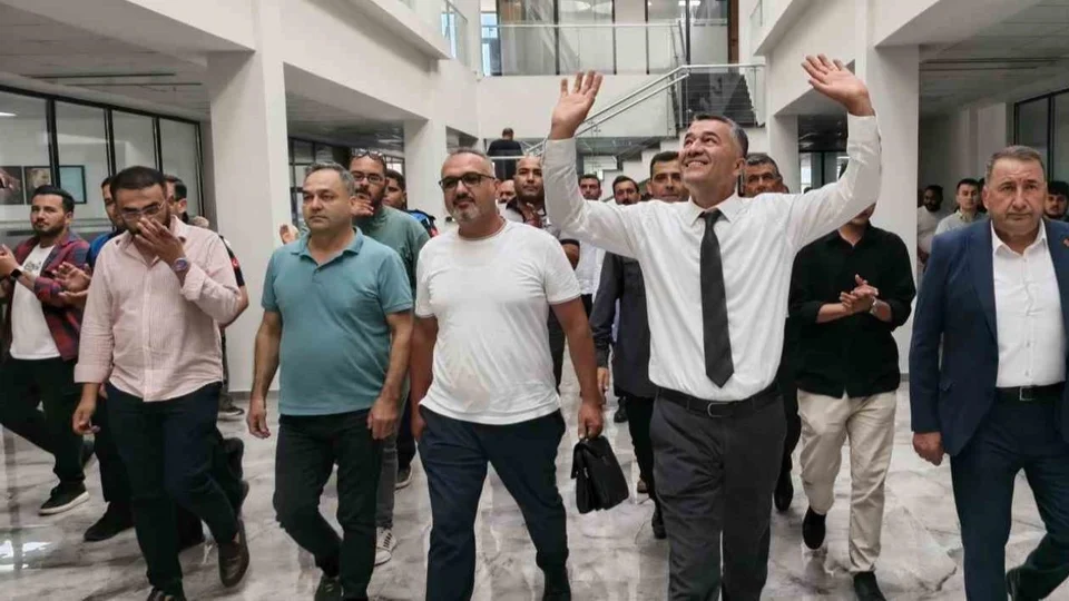 Silifke Meclisinde Kritik Seçim: Yeni Başkan Vekili CHP'li Oğuzhan Kökten Oldu!