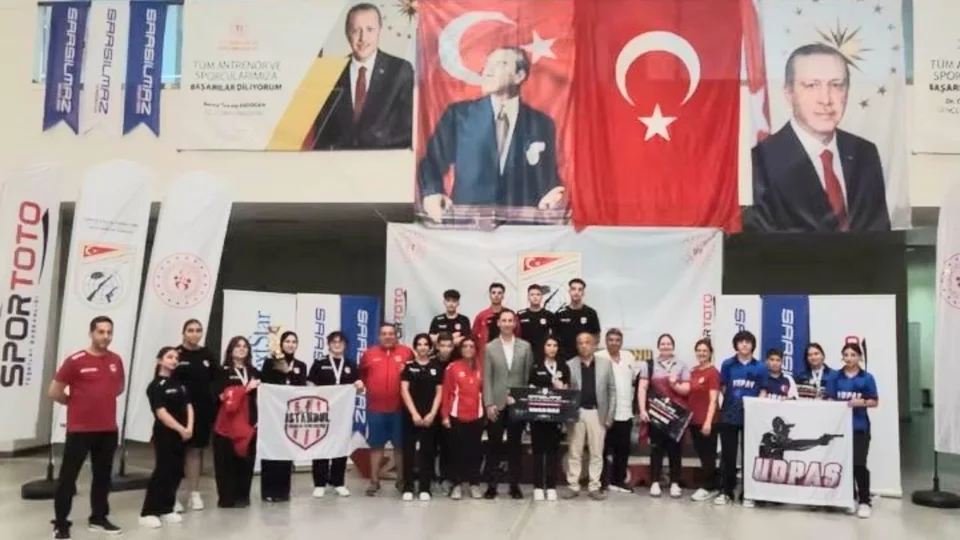 Mersin'de Düzenlenen Sarsılmaz Havalı Silahlar Türkiye Şampiyonası'nda Ödüller Dağıtıldı