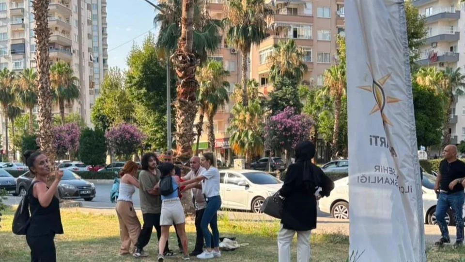 Mersin Başsavcılığı Açıkladı: AK Parti Yenişehir İlçe Binası Önündeki Nato Protestosuna Gözaltı: 2 Kişi Tutuklandı