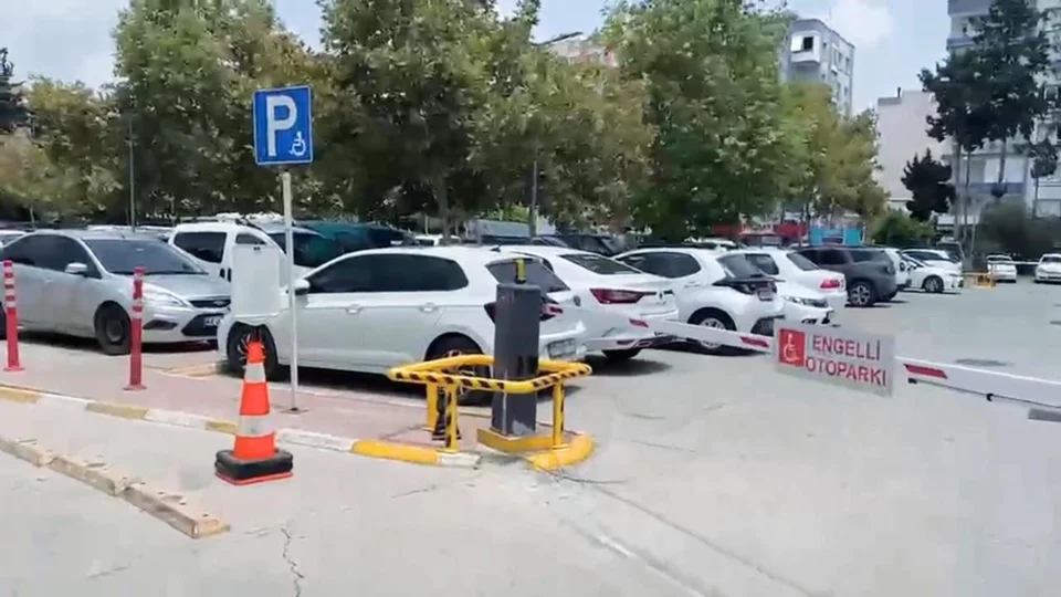 Mersin Emniyetinden Kanunsuz Parka Geçit Yok: Mersin’de Kaldırım ve Engelli Rampalarını İşgal Eden Sürücülere Ceza Yağdı
