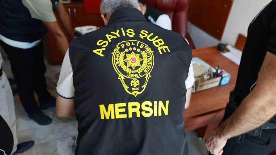Mersin'de Dev Asayiş Denetimi:Mersin'de Otel Ve Kiralık Araç Denetimlerinde Aranan 3 Şüpheli Yakalandı