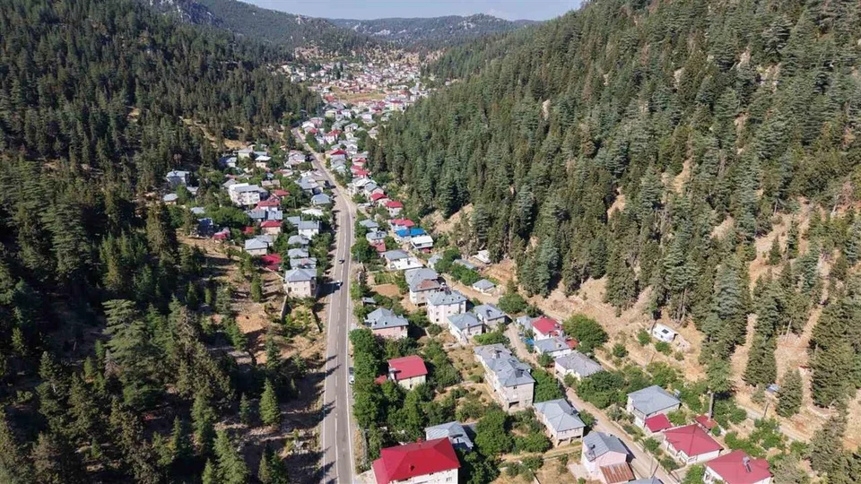 Anamur'da Hem Yörük Kültürü Hem Doğal Şölen: Abanoz Yaylası ve Killik Göleti Ziyaretçilerini Büyülüyor