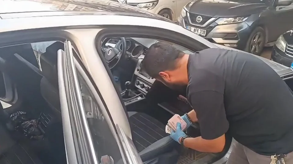 Kızkalesi'ni Soyup Kaçmaya Çalıştılar! Mersin Polisinden Nefes Kesen Takip: Tatilcilerin Eşyalarını Çalan 12 Şüpheli Yakalandı