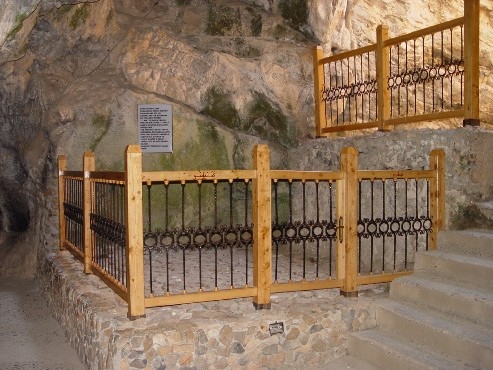 Eshab-ı Kehf Mağarası