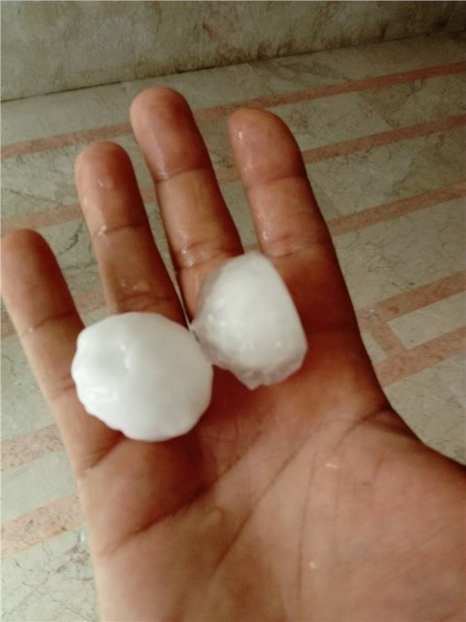 Sadece 2 Dolu Tanesinin Büyüklüğü İnanılmaz Ölçüde