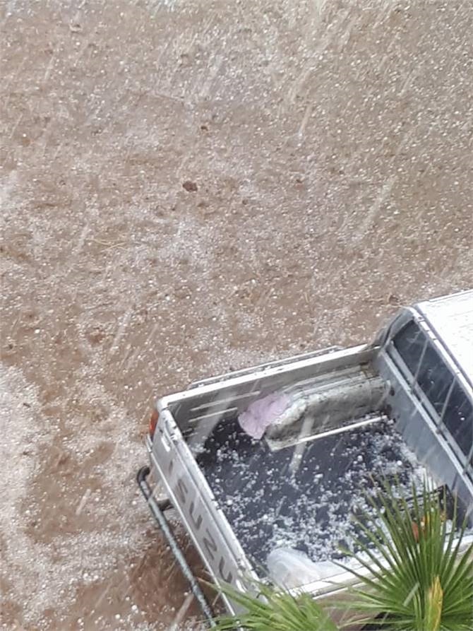 Mersin'de Dolu Yağarken Çekilmiş Fotoğraf