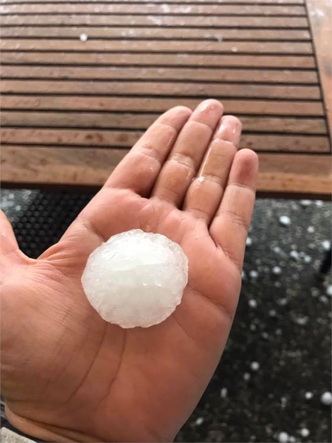 Mersin'de Ceviz Büyüklüğünde Dolu Böyle Fotoğraflandı