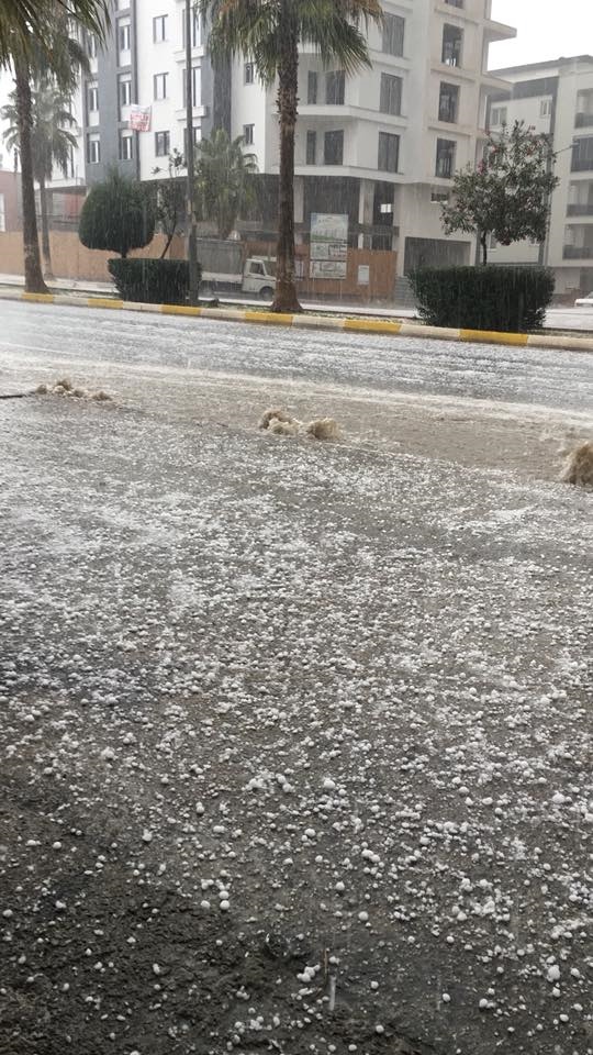 Caddeler ve Sokaklar Beyaza Büründü