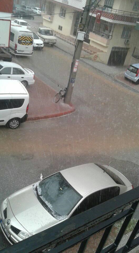 Sağanak Yağış ve Dolu Kenti Böyle Etkiledi