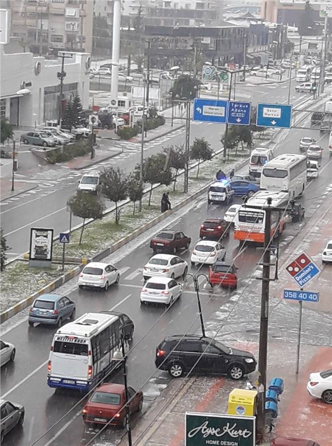Cadde ve Sokaklar Dolu İle Beyaza Büründü
