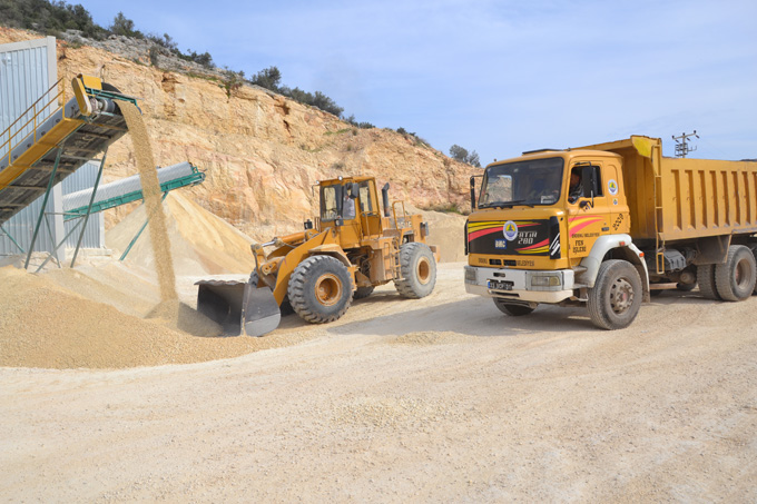 BİZİM DERDİMİZİN MİLLETİMİZİN PARASINI MİLLETİMİZE HARCAMAKTIR