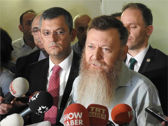 Aytuğ Atıcı "Sözümü Tutuyor ve Olağanüstü Hal (ohal) Uygulamasını Protesto Etmek Üzere Uzattığım Sakalımı Kesiyorum"