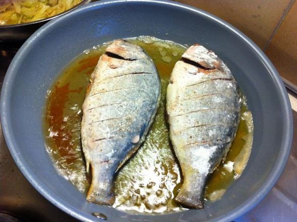 Balık pişirirken kokudan rahatsız oluyorsanız...