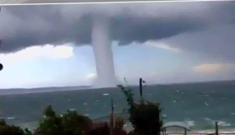 Açıklarda Başlayan Hortumdan Bir Kare