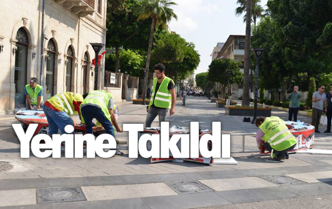 Ayyıldızlı Tak "Işıl Işıl" Oldu, Atatürk Caddesi Üzerindeki Ledli Ay Yıldız Yerine Takıldı