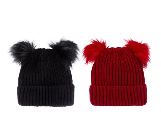 Çift Ponponlu Bere Kadın