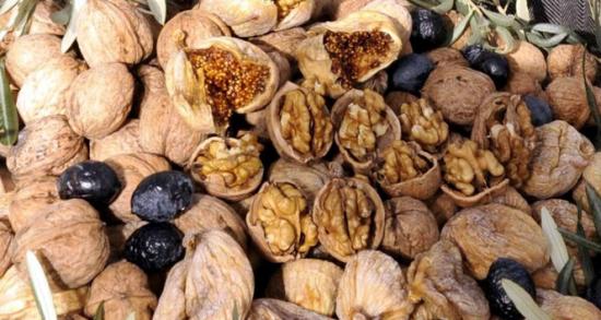 Kurutulmak için bekleyen incirleri çaldılar!