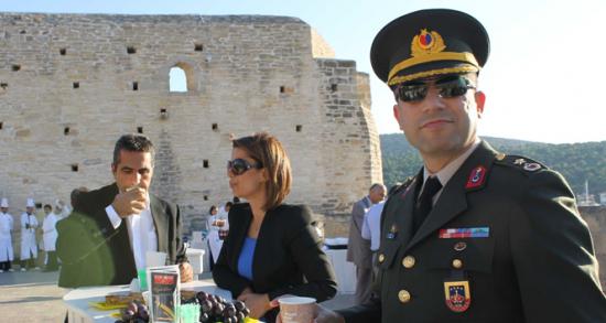 Çeşme'de bayramlaşma kalede yapıldı!