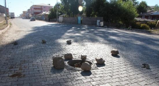 Kırılan Rögar Kapağı Tehlike Saçıyor