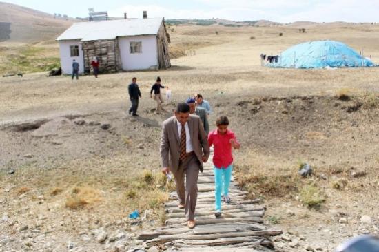 Karameşe Köyünde Kız Çocuklar İlk Defa Ortaokula Gönderiliyor