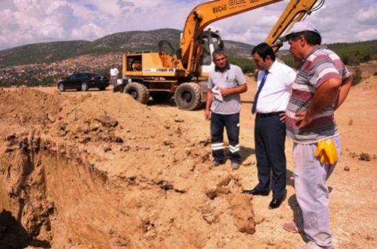 Bucak'ta Kanalizasyon Çalışmaları Sürüyor