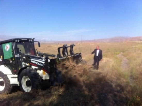 Kağızman Ziraat Odasın'dan Çiftçilere Kepçe Desteği