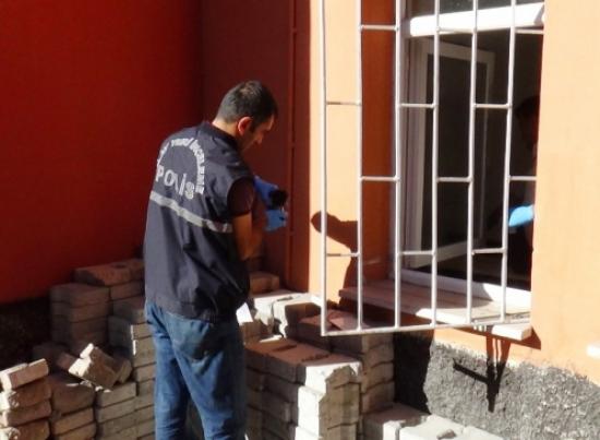 Okulun Mührünü Ve Telefonunu Çaldılar