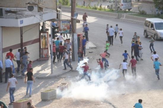 Cizre'de İzinsiz Gösteriye Polis Müdahale Etti