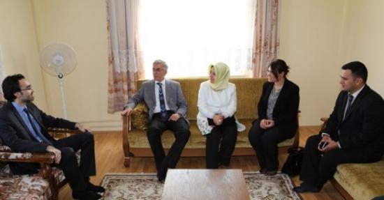 Vali Ataklı'dan Musul'da Rehin Alınan Konsolos Yardımcısına Ziyaret